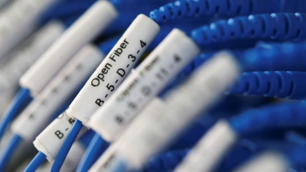 25 Sterlinlik Fiber İnternet Fiyatları İkiye Katlanabilir: Altyapı Maliyetleri Yükselişte fiber internet fiyatları