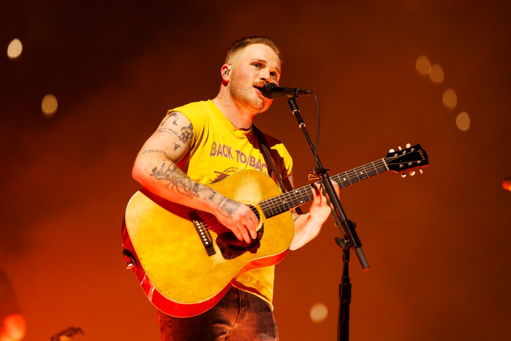 Zach Bryan'dan Tulsa Konserine Şok İptal: 10 Binlerce Hayran Hayal Kırıklığı Yaşadı Zach Bryan konser iptali