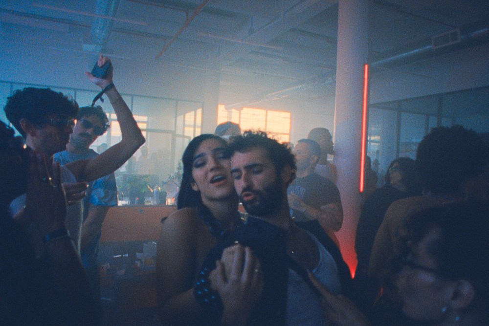 Jordan Firstman'dan Yeni Bir Başlangıç: 'Club Kid' Beklentileri Aşıyor Jordan Firstman