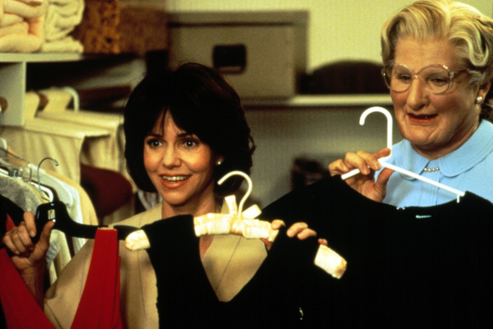 Sally Field'den Şaşırtan İtiraf: 'Mrs. Doubtfire' Setinde Robin Williams'ı Komik Bulmadım Sally Field